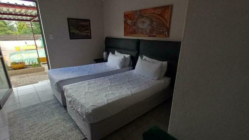 חדר אקונומי, Alice@ Lloyd Guesthouse