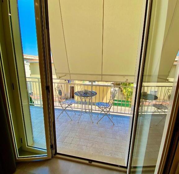 スタンダードトリプルルーム, B&b Don Savè