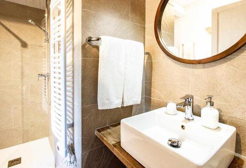 Camera Tripla Standard, Masía Can Grau Habitaciones Con Desayuno Inlcuido