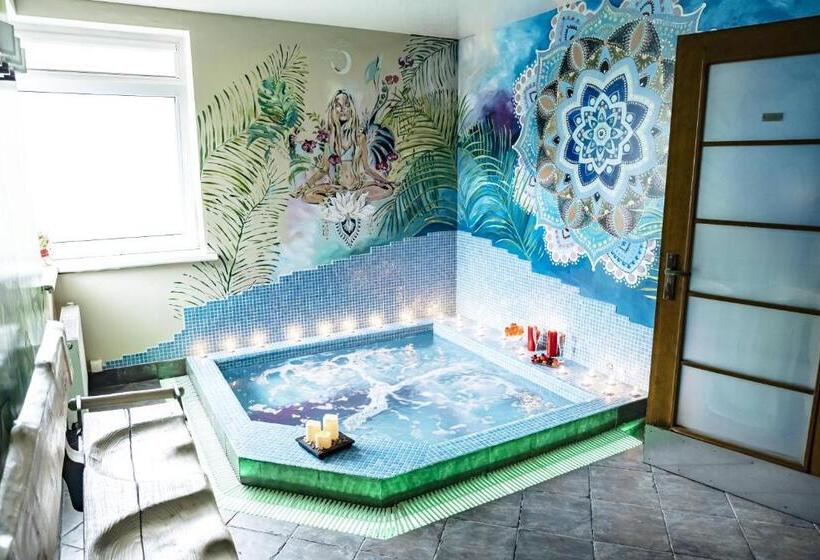 سوییت, Villa Royal Club 13