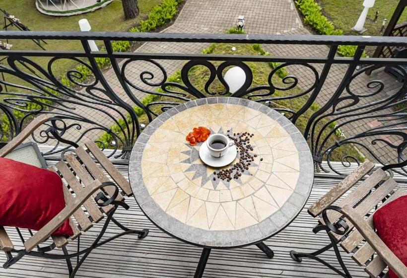 سوییت لوکس, Villa Royal Club 13