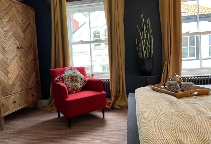 스탠다드 룸 킹사이즈 침대, Sherlocks Lodgings