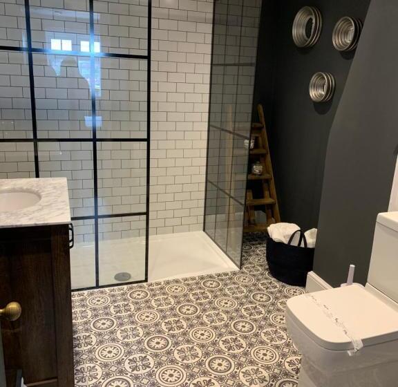 스탠다드 룸 킹사이즈 침대, Sherlocks Lodgings