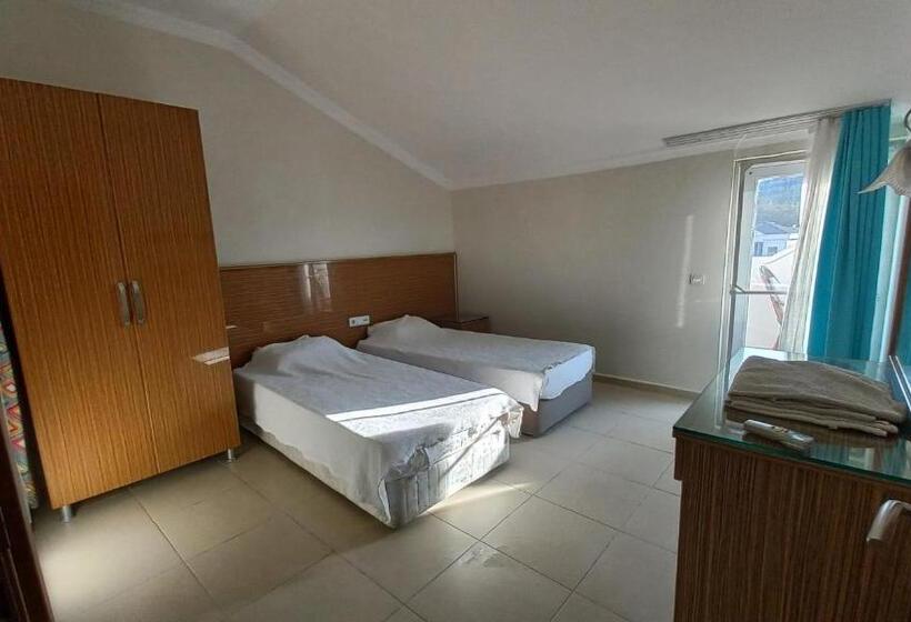 شقة غرفتين, Mediterranean Apart