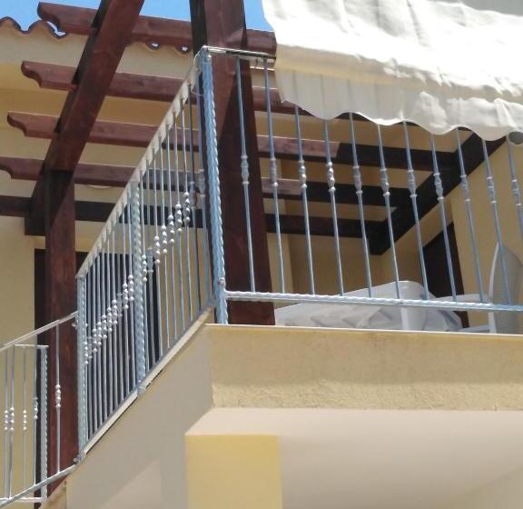 片側に海が見えるデラックスルーム, Villa Orsola