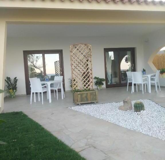 オーシャンビュースタンダードルーム, Villa Orsola