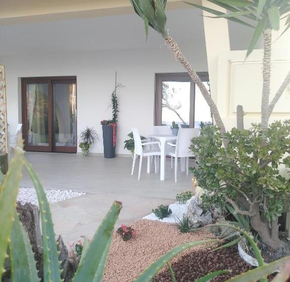 オーシャンビュースタンダードルーム, Villa Orsola