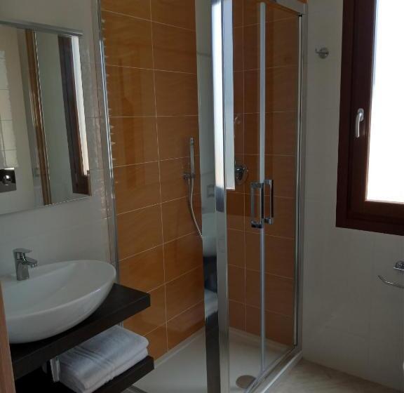 片側に海が見えるデラックスルーム, Villa Orsola