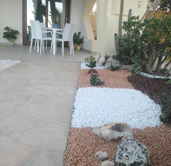 オーシャンビュースタンダードルーム, Villa Orsola