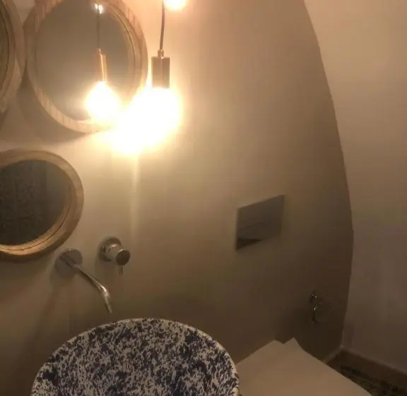 スタンダードスタジオ, Il Galletto Viola, Luxury Room & Suite