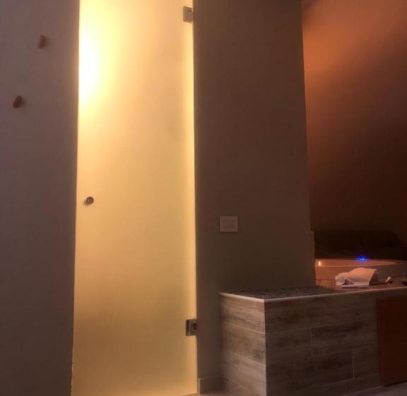 スタンダードスタジオ, Il Galletto Viola, Luxury Room & Suite