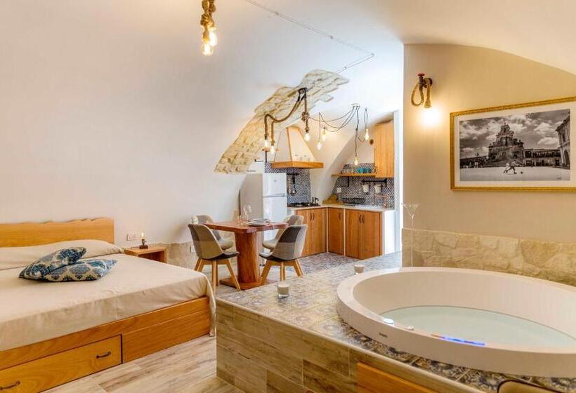 スタンダードスタジオ, Il Galletto Viola, Luxury Room & Suite