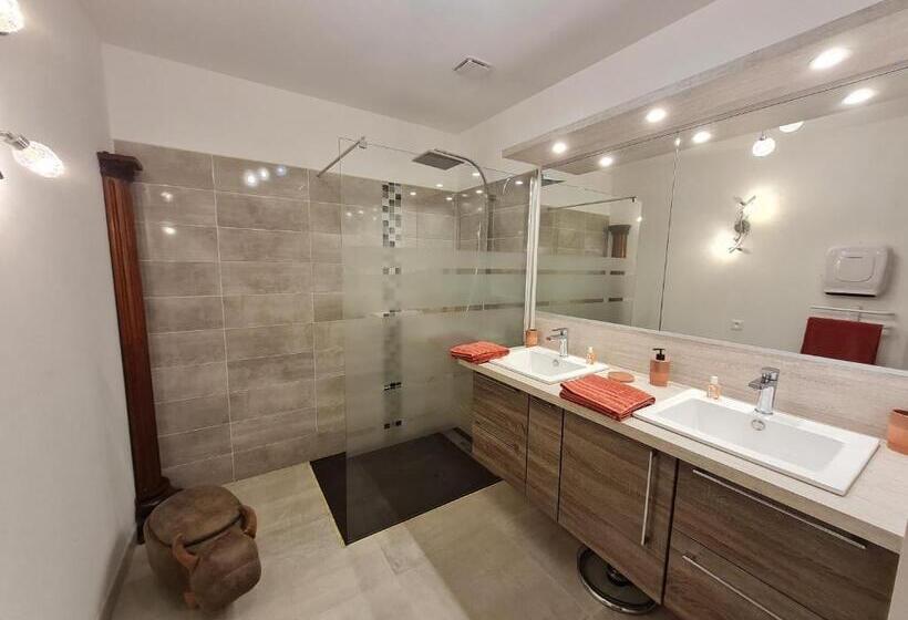 דירת חדר נוף לגינה, Mas Des Fugueyrolles