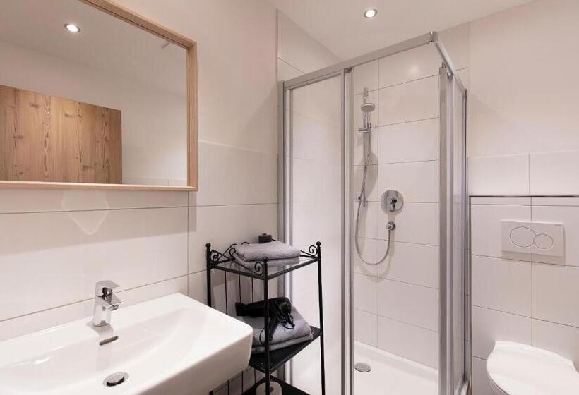 إستوديو قياسى, Giggi Tenne Studios