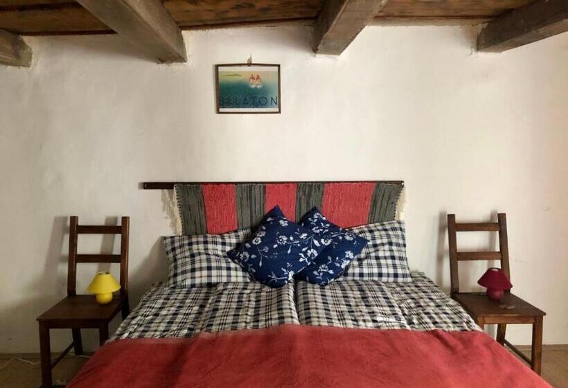 Номер Deluxe, Káli Kerted Vendégházak Karolin Néni Háza