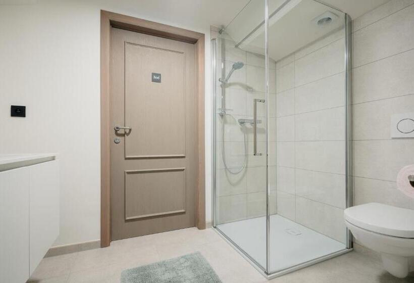 四人标准间, T Wilgenhuys