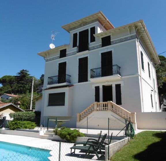 プールの見えるスタンダードトリプルルーム, Cottage Massanet