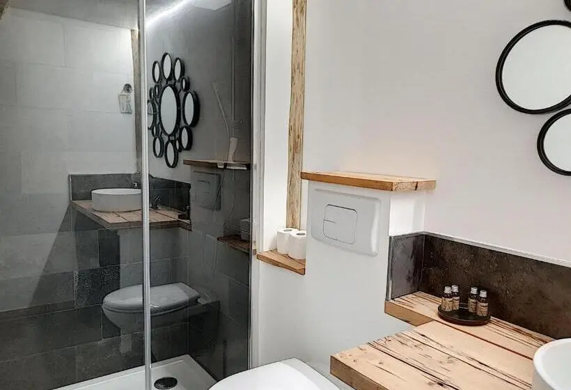 スタンダードルーム, La Maison Basse