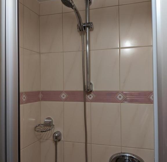 غرفة قياسية مزوَّدة بشُرفة, Montahaus