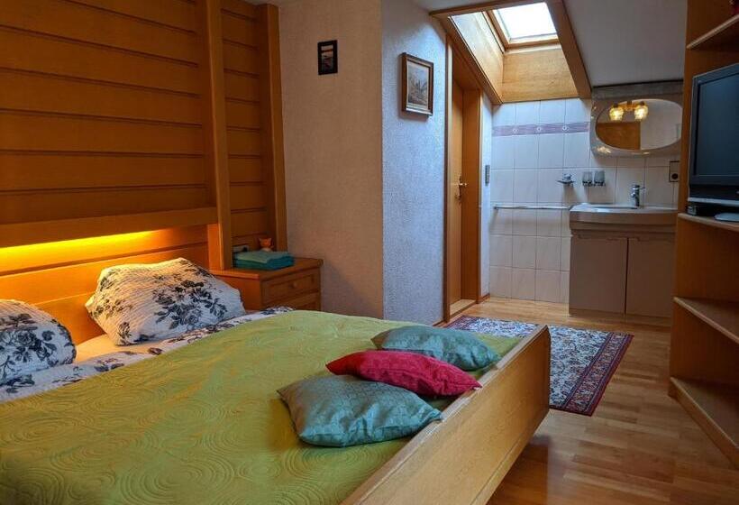 غرفة قياسية مزوَّدة بشُرفة, Montahaus