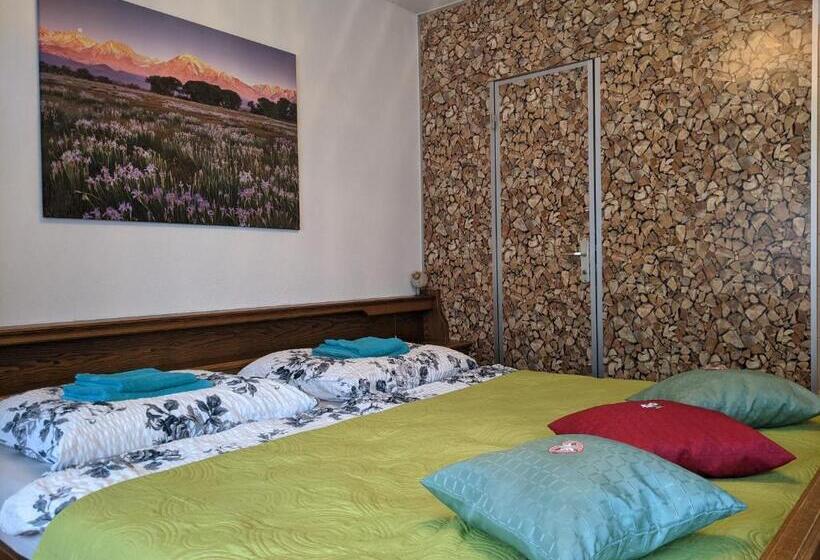 غرفة إقتصادية, Montahaus