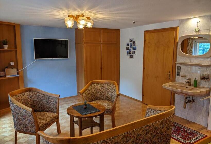 غرفة قياسية مزوَّدة بشُرفة, Montahaus