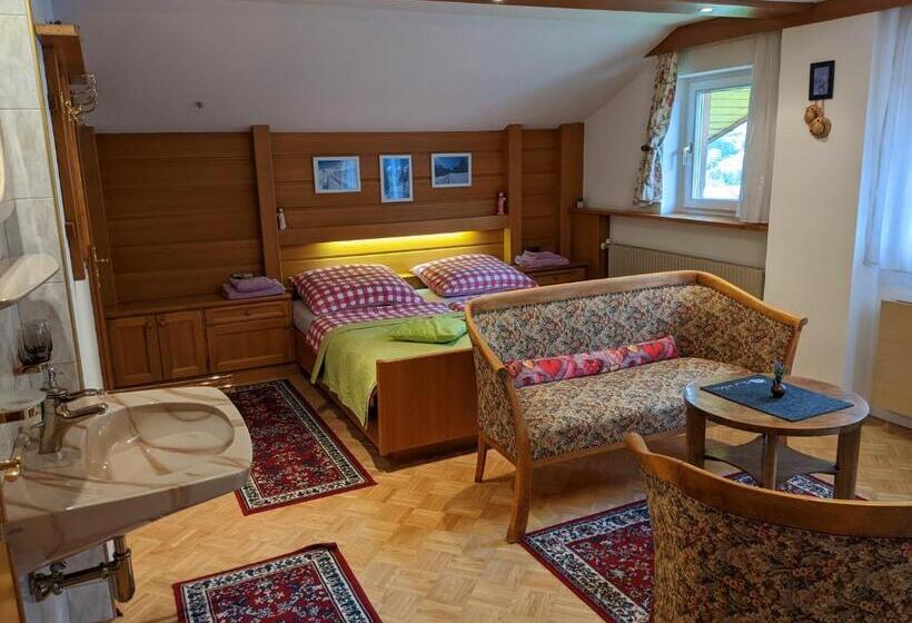 غرفة قياسية مزوَّدة بشُرفة, Montahaus