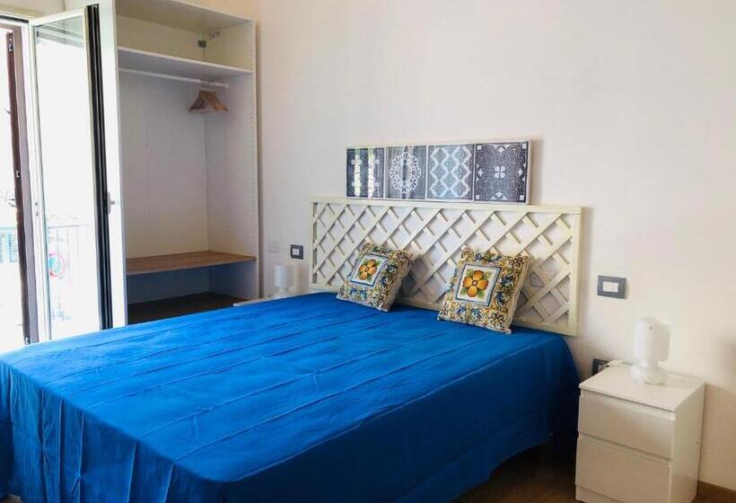 Номер Deluxe с Балконом, Seacily Rooms