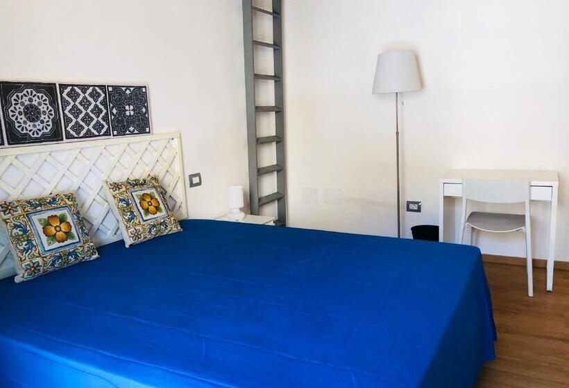 Номер Deluxe с Балконом, Seacily Rooms