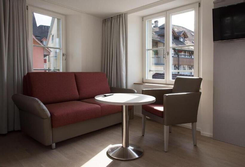 חדר משפחתי, Haus Am Schlossberg