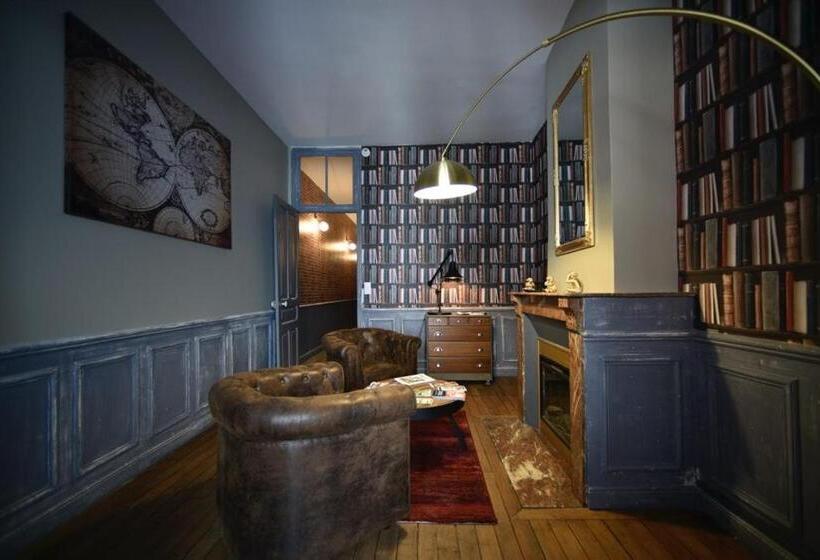 غرفة قياسية, La Cour Des Grands