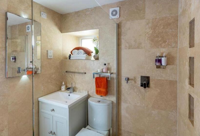 Номер Стандарт, Old Hall Croft Barn