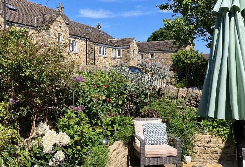 Номер Стандарт, Old Hall Croft Barn