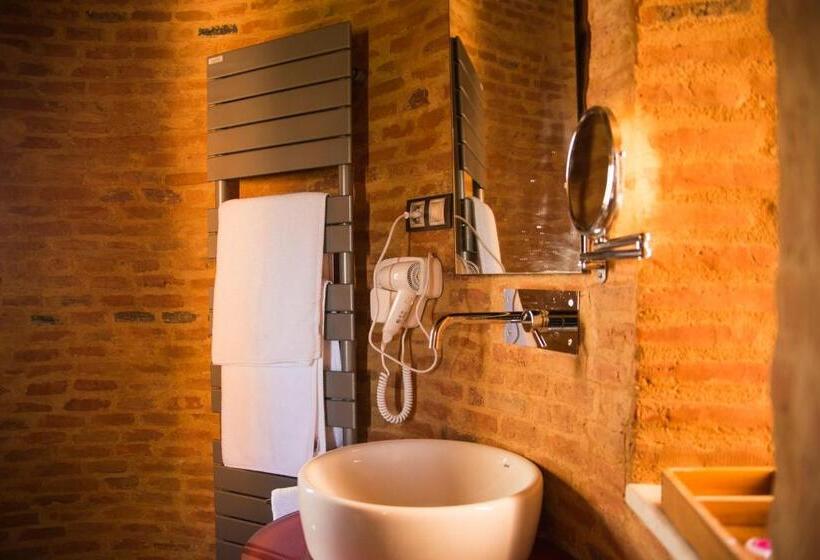 سوییت لوکس, Castillo De Monte La Reina Posada Real & Bodega