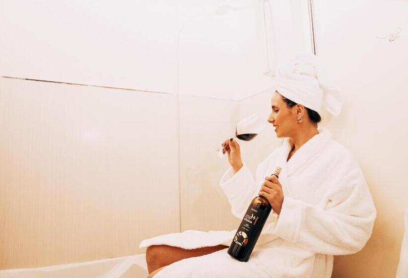Quarto Estandar com Hidromassagem, Castillo De Monte La Reina Posada Real & Bodega