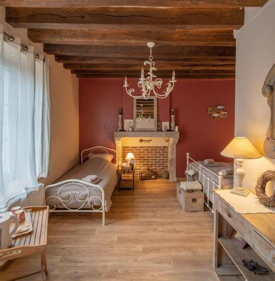 Стандартный внешний трехместный номер с ванной комнатой, Entre Loire Et Sologne Maison D Hôtes