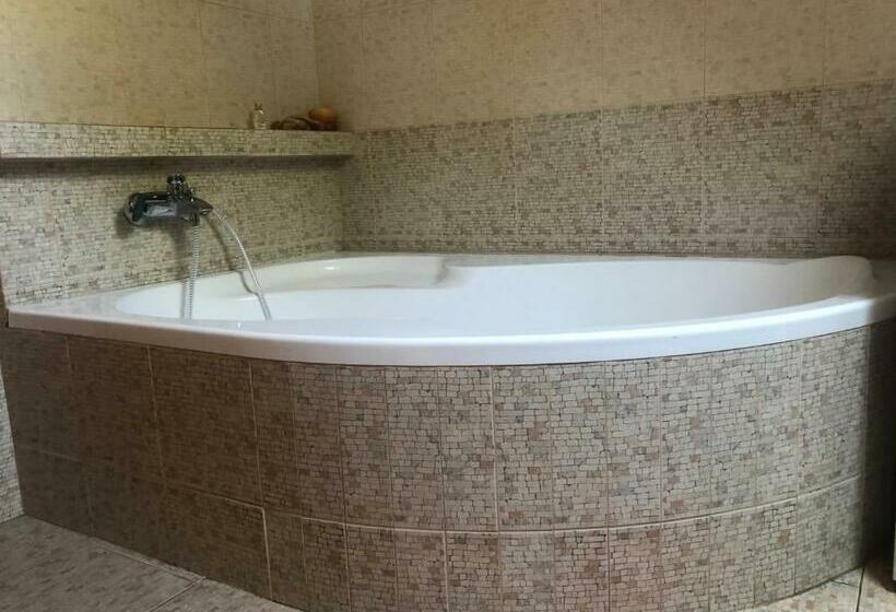 スタンダードトリプルルーム, Ubytování Pod Haniperkem