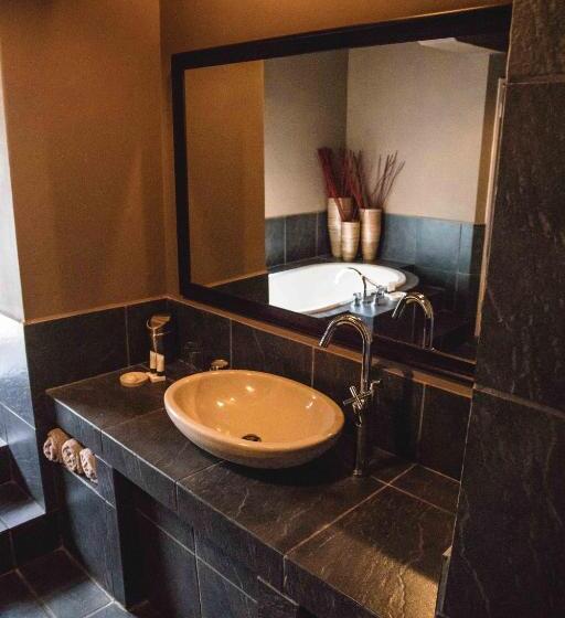 Президентский Люкс, Bass Lake Country Lodge