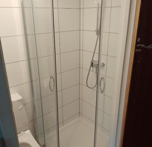 이코노미 룸, Dolphins Backpackers