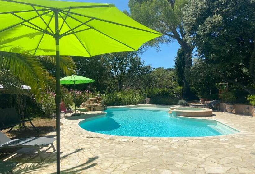 プールの見えるスタンダードトリプルルーム, Santolines En Provence