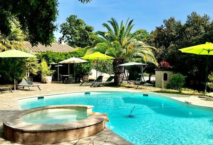 プールの見えるスタンダードトリプルルーム, Santolines En Provence