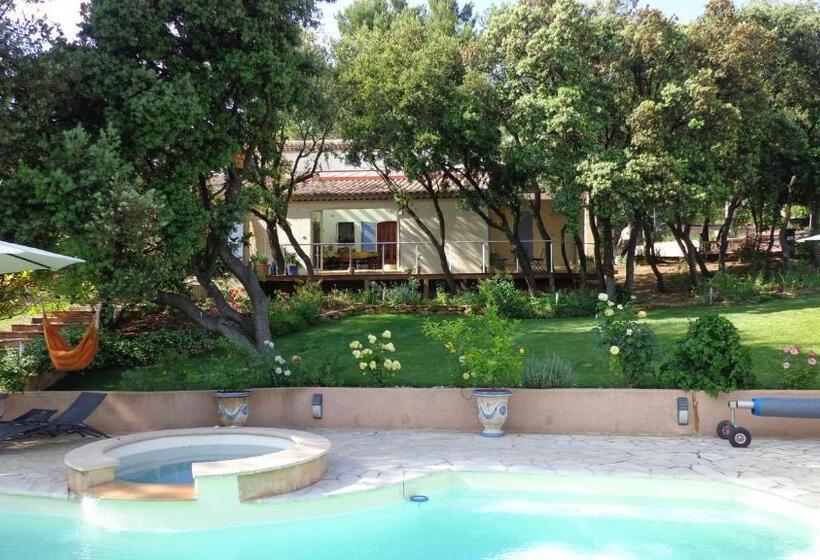 プールの見えるスタンダードトリプルルーム, Santolines En Provence