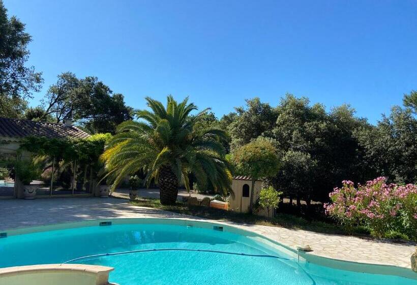 プールの見えるスタンダードトリプルルーム, Santolines En Provence