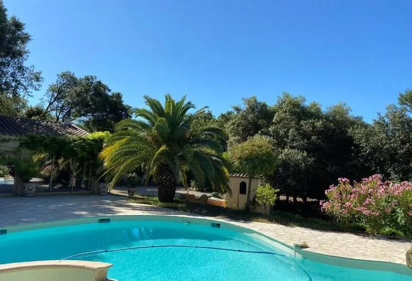 プールの見えるスタンダードトリプルルーム, Santolines En Provence