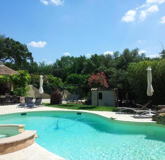 プールの見えるスタンダードトリプルルーム, Santolines En Provence