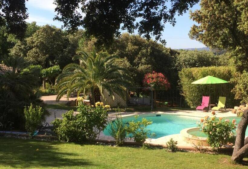 プールの見えるスタンダードトリプルルーム, Santolines En Provence