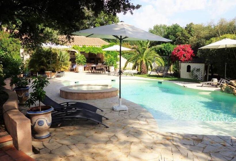 プールの見えるスタンダードトリプルルーム, Santolines En Provence