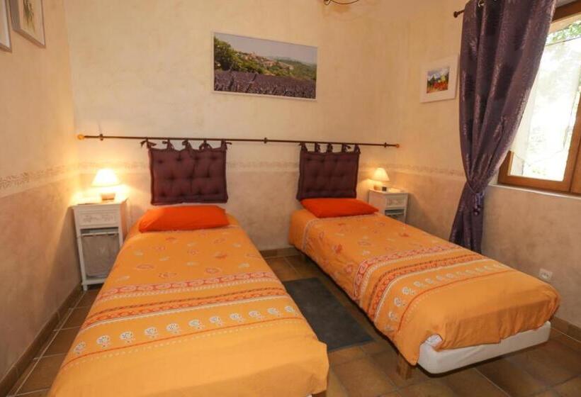 スタンダードトリプルルーム, Santolines En Provence