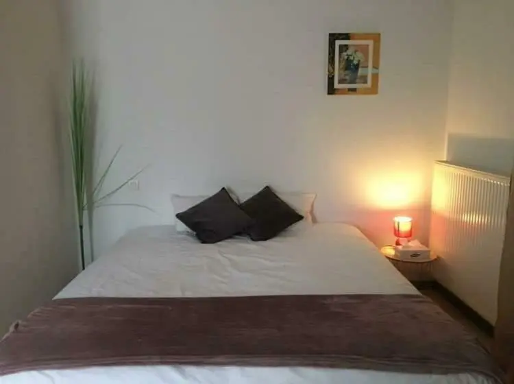 ファミリーステューディオ, Gîte   Auberge Du Midi