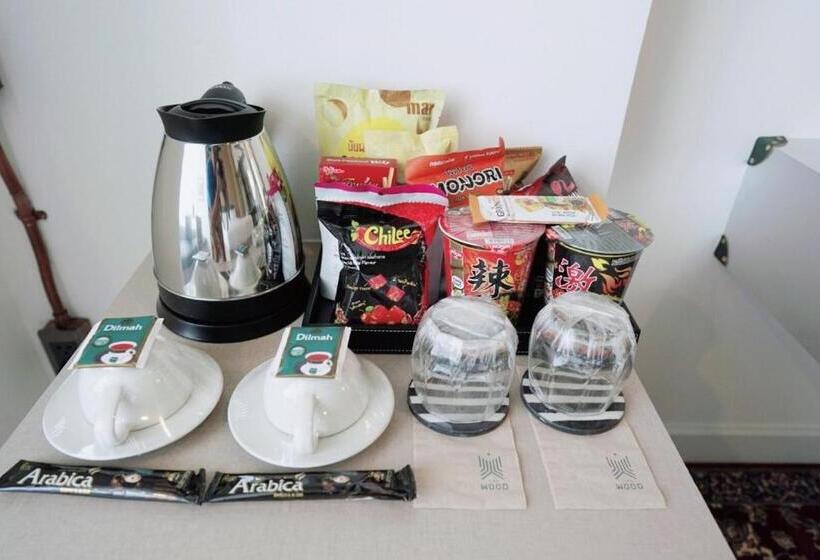 高级大房间, The Wood